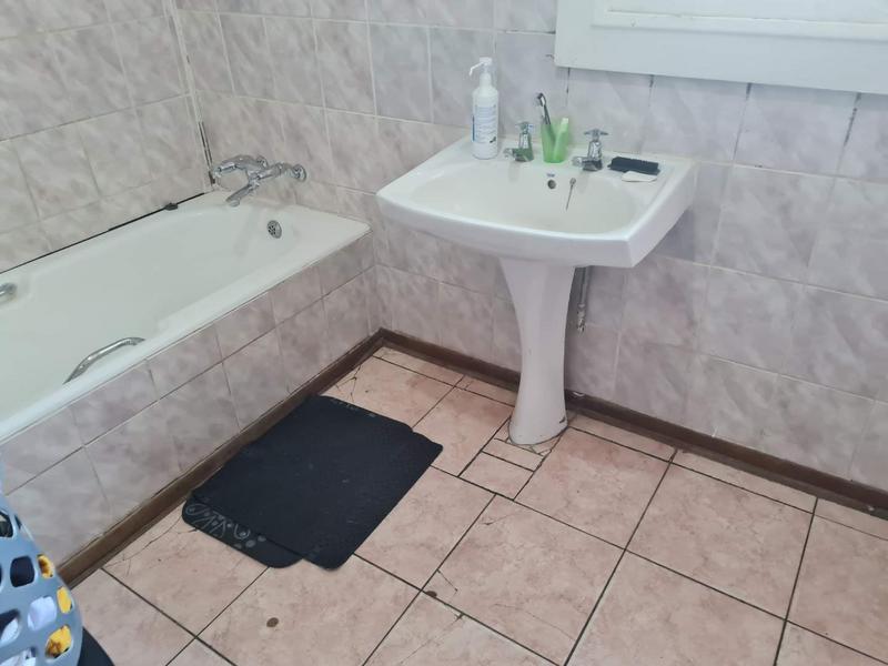 6 Bedroom Property for Sale in Southernwood Eastern Cape